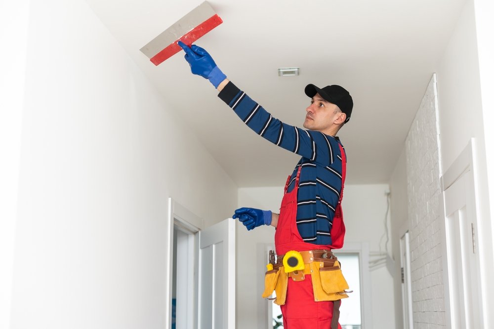 Wil je een plafond stucen in Amstelveen? We laten je ziet op welke manier je een super strak resultaat krijgt.